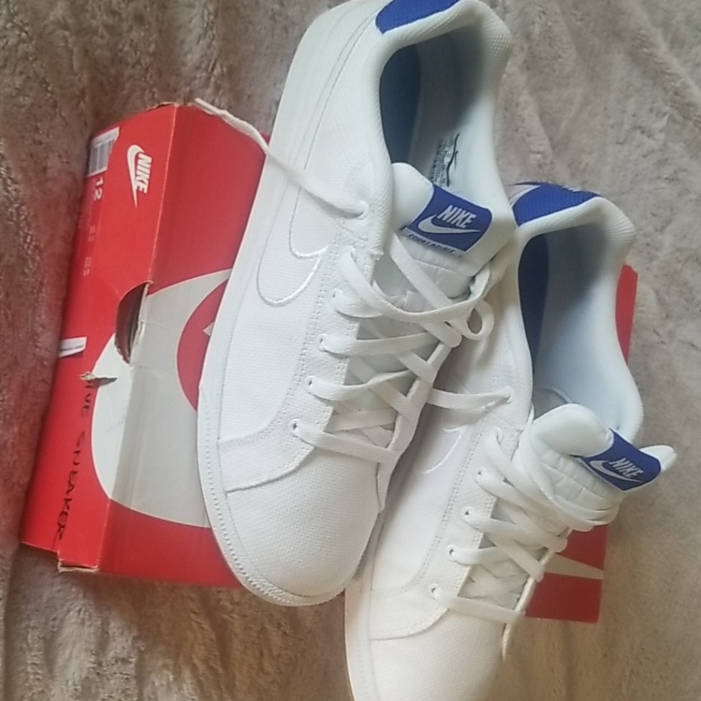 Nike - Picture 2 of 6